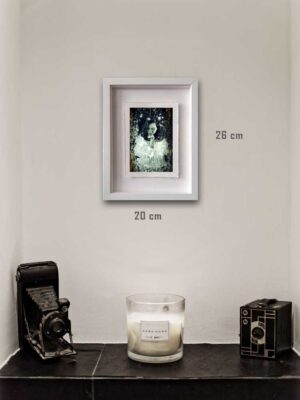 Photographie issue de la série Les lames de l'Âme par Justine Darmon mise en situation