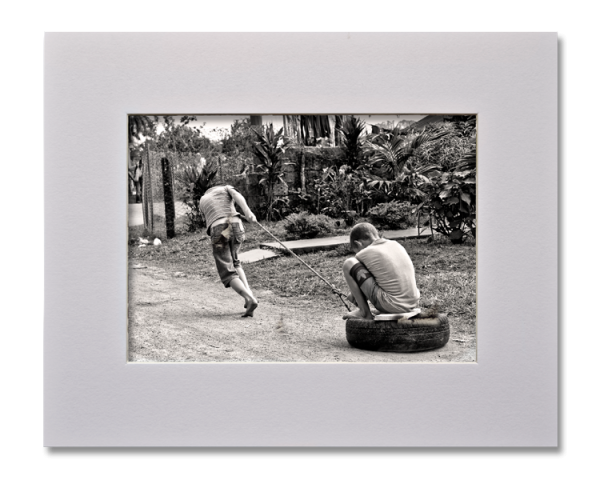 Le traineau de fortune, Série au delà des couleurs par Justine Darmon