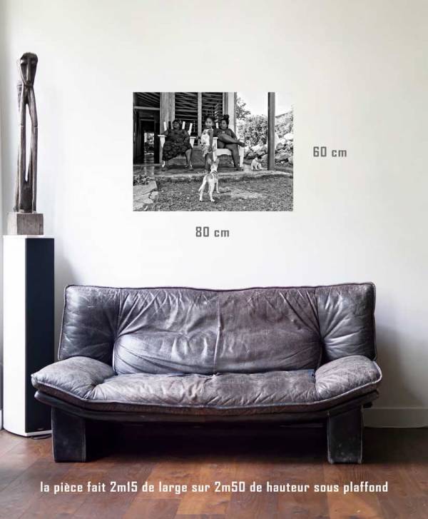 Les trois grâces-tirage en situation-80 x 60- Cuba, au delà des couleurs par Justine Darmon